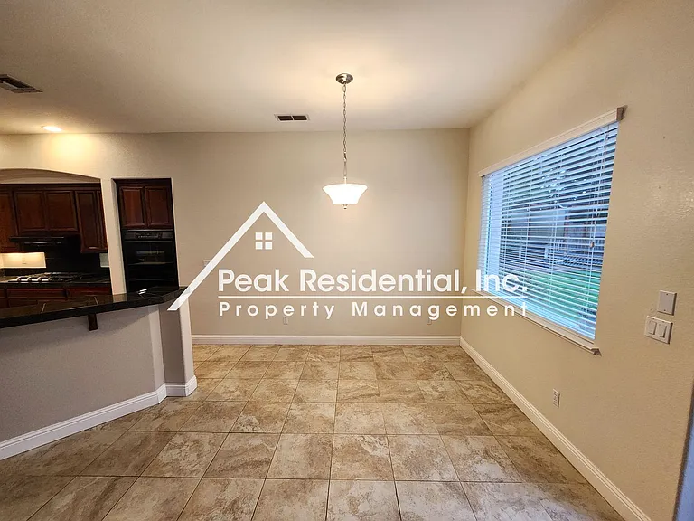 1044 Sandwick Way — Photo 10