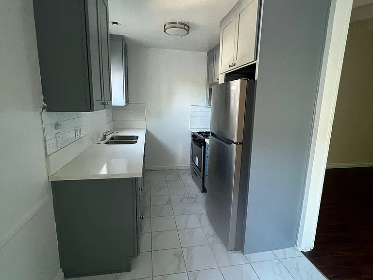 15045 Burbank Blvd #4 — Photo 3