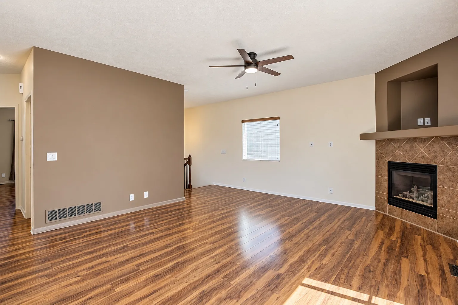 3 bed, 1258 sqft, $2,400 — Photo 4