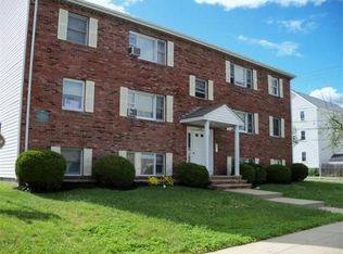 135 Montaup St APT E, Fall River, MA 02724
