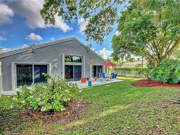 5th image of 6014 NW 75th Ct