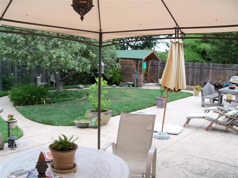 Gorgeous backyard