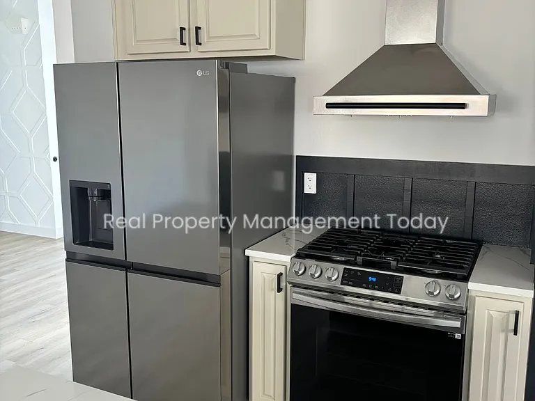 105 Lane Blvd NW — Photo 5