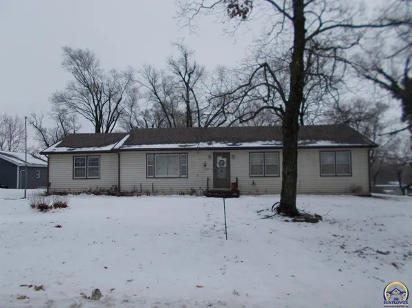 307 Delaware St, Oskaloosa, KS 66066