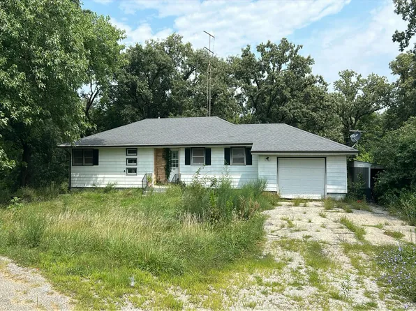 202 Hickory Dr, Roberts, IL 60962