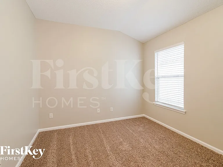 528 Millhouse Ln — Photo 13