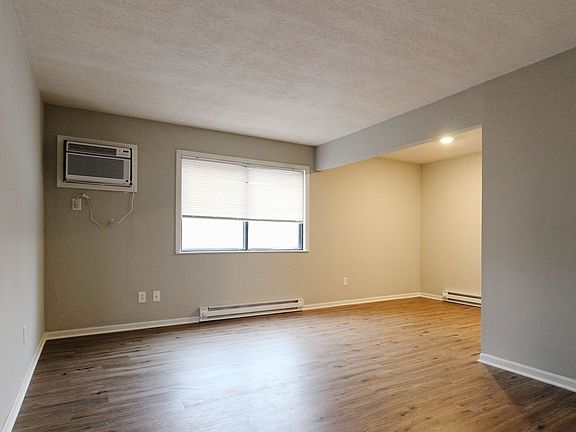 4th image of 300 S West St #030174ab0