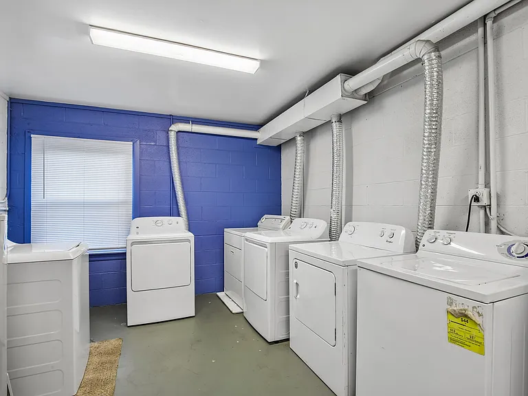 Roberts Park Apartments — Photo 48
