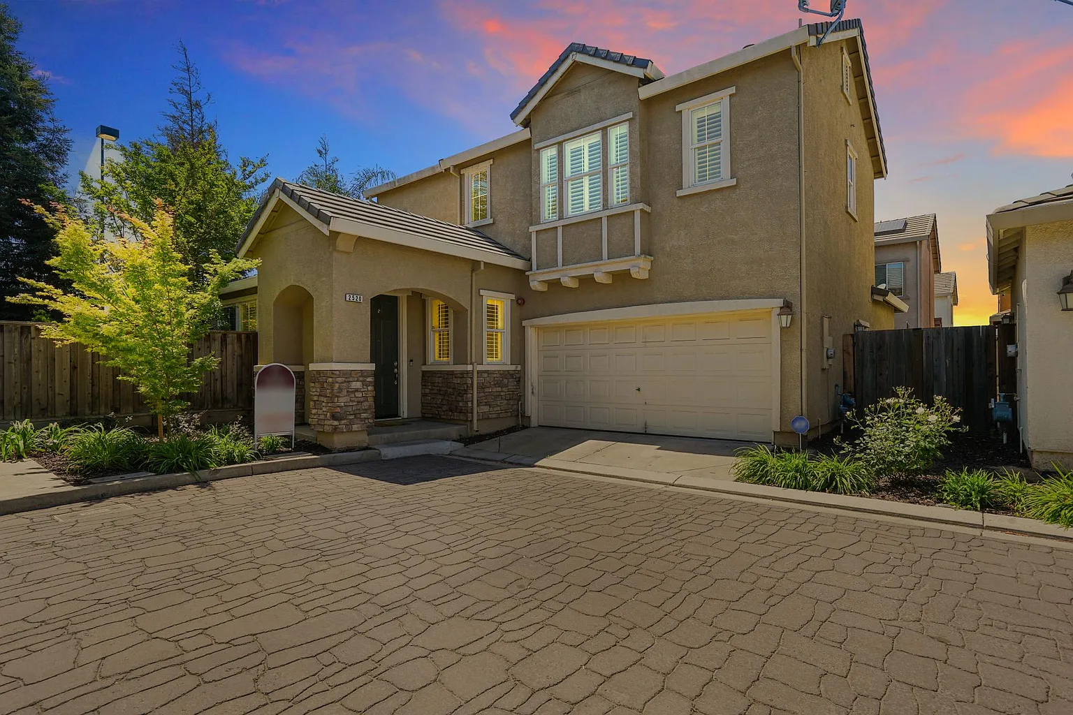 2520 Cottage Pointe Dr photo 1