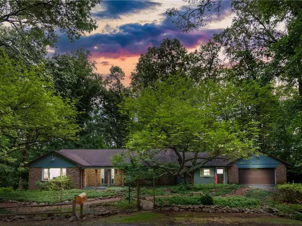 4558 Pleasant View Dr, Coopersburg, PA 18036