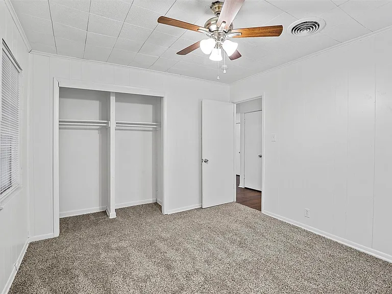 711 N Carroll Blvd — Photo 15