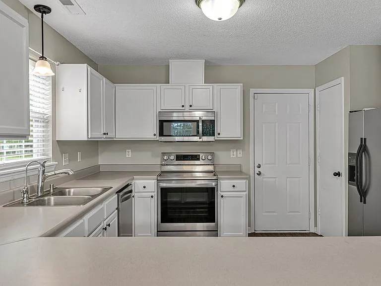 201 Ross Ct — Photo 12