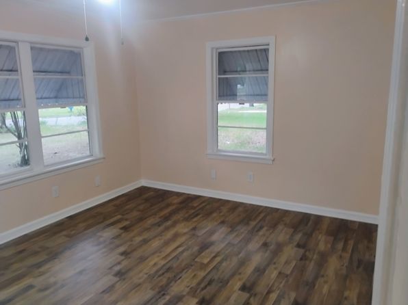 1304 Travis Rd