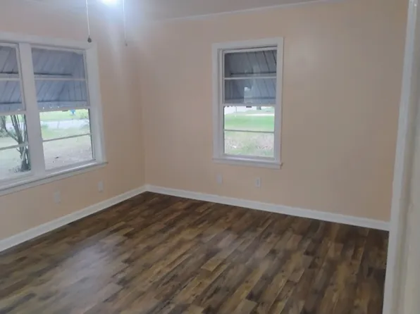 1304 Travis Rd, Dothan, AL 36301