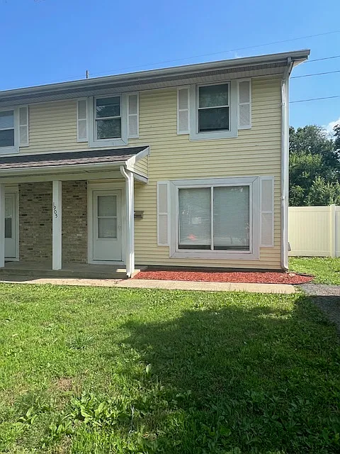 3 bed, 1.5 bath, 1350 sqft, $1,580 — Photo 3