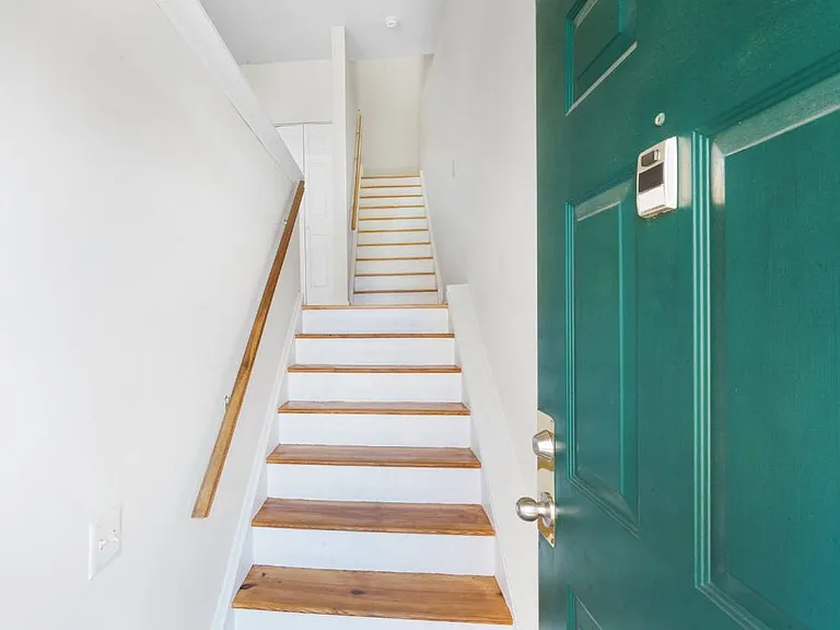 92C E Blackwell St — Photo 2