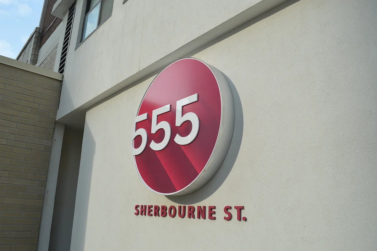 Building Photo - 555 Sherbourne St