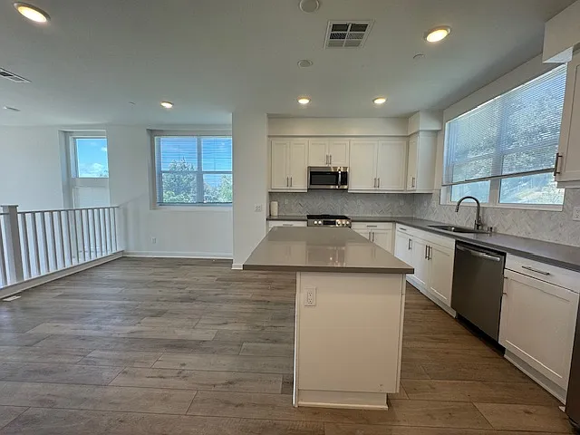 Building Photo - 10462 Harlow Cir #20
