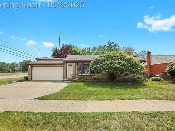 119 S Wildwood St, Westland, MI 48186