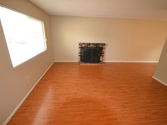 4th image of 1950 Rosewood Ln
