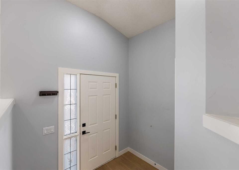 1st image of 102 W Martin Crossing Grv NE