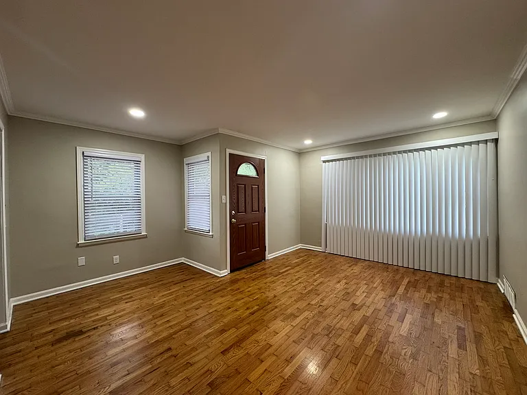 934 SW Anderson Ter — Photo 3