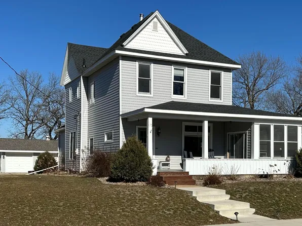 216 2nd St SW, Pine Island, MN 55963