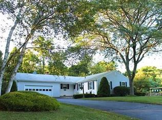 424 Oakwoods Dr, South Kingstown, RI 02879