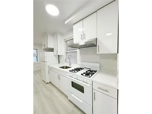 4531 163rd St Photo 1