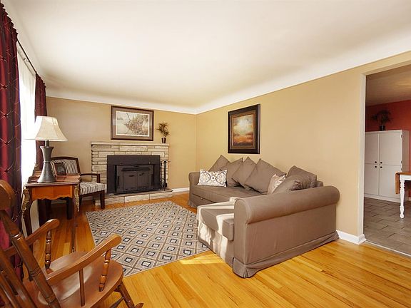 4th image of 9563 Eastbrook Dr