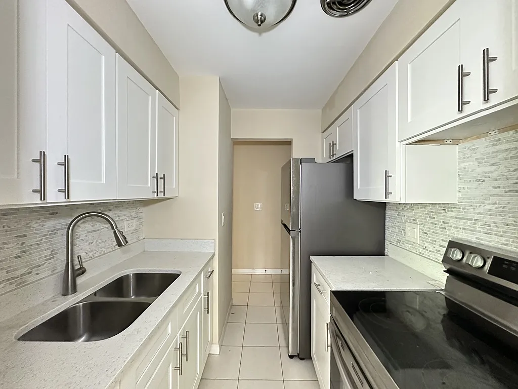 2 bed, 1.5 bath, 900 sqft, $2,600 — Photo 2