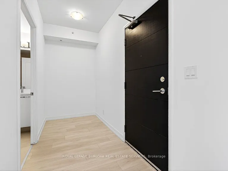 75 James St S #2404 — Photo 2