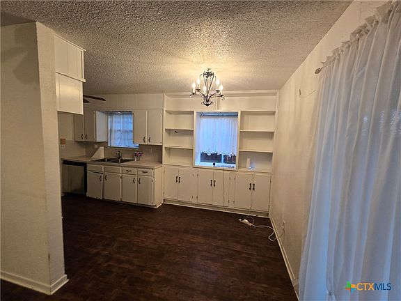 4th image of 905 Willowbrook St