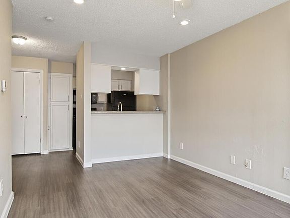 3rd image of 9520 Royal Ln APT 123D