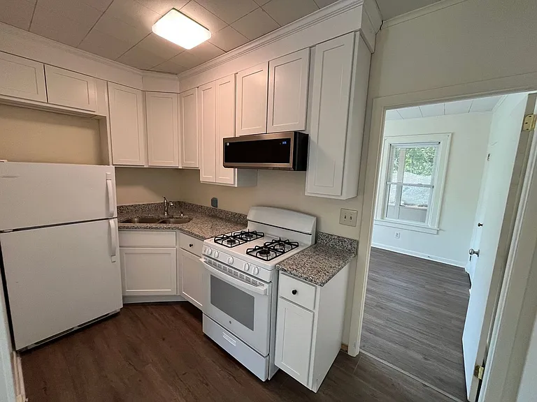 205 S Willow St #B — Photo 2