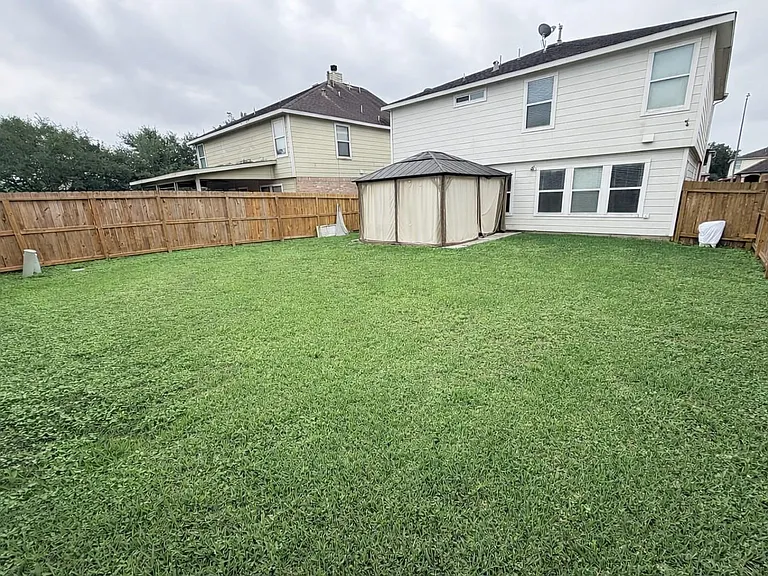 4215 Oakview Creek Ln — Photo 16