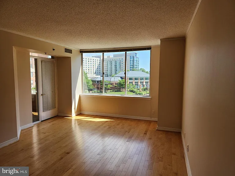 5809 Nicholson Ln #304 — Photo 4