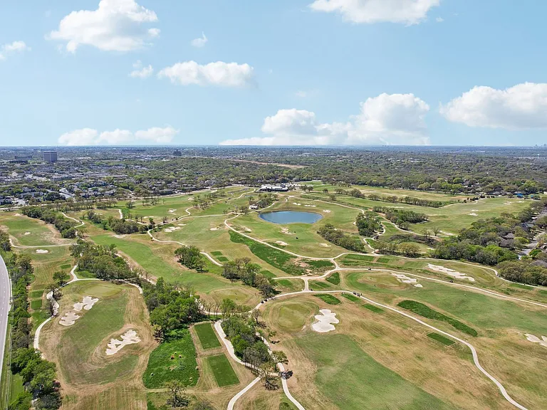 Don't Miss Out Biltmore Homes Leasing Fast — Photo 13