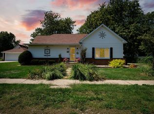 609 Woodford St, Gridley, IL 61744