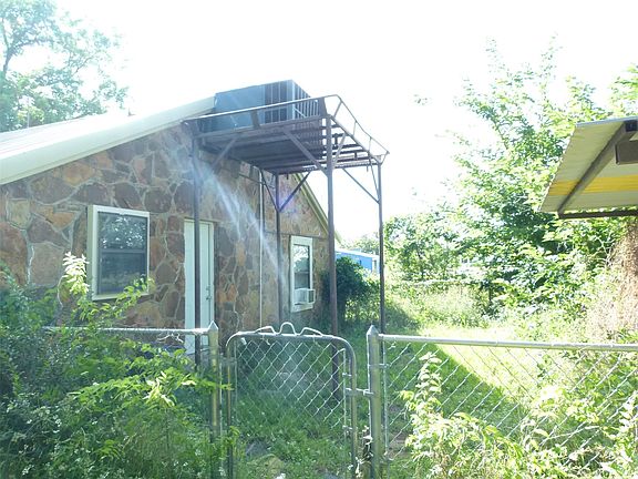 4th image of 102 McDonald Dr
