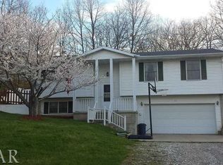33 Kenton St, Mackinaw, IL 61755