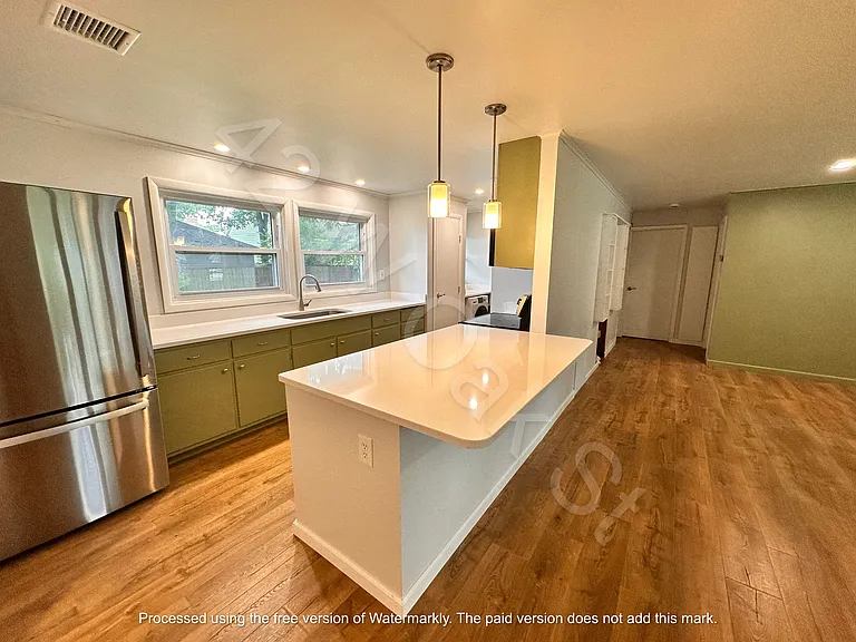 42 W Oak St — Photo 8
