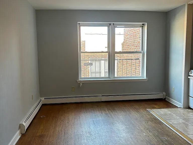 321 Sanford Ave #4 — Photo 1
