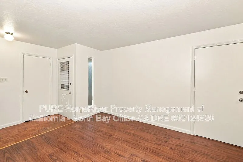 3 bed, 2.0 bath, 1400 sqft, $3,400 — Photo 3