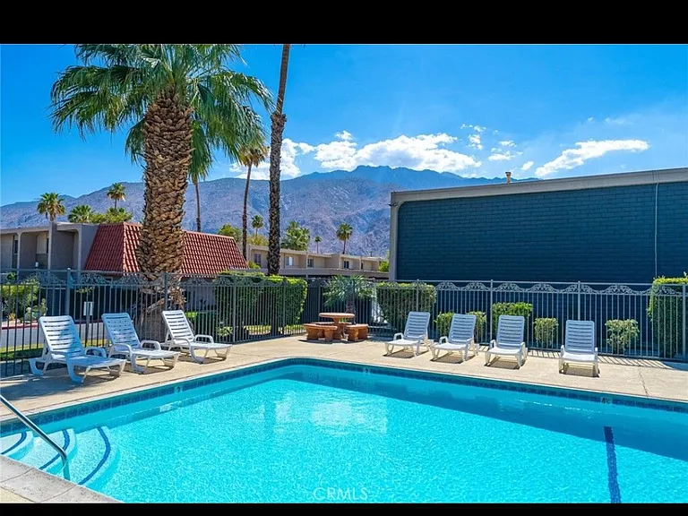 2252 N Indian Canyon Dr #B — Photo 19