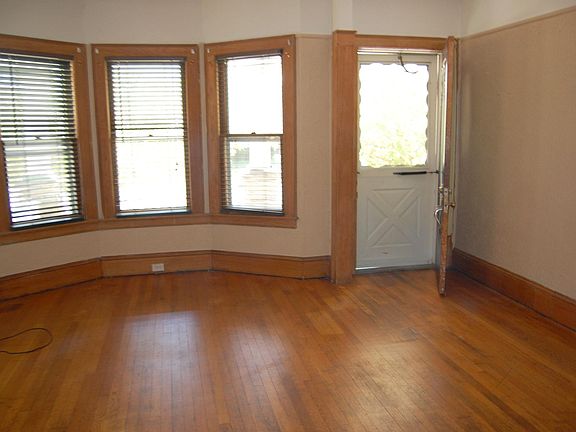 2nd image of 1498 Wagar Ave