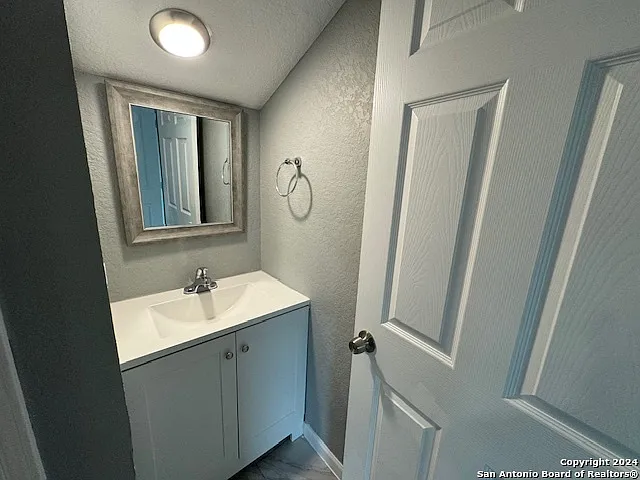 1023 Crystal — Photo 16