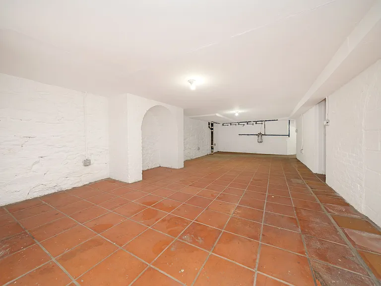 233 E 60th St #1A — Photo 17