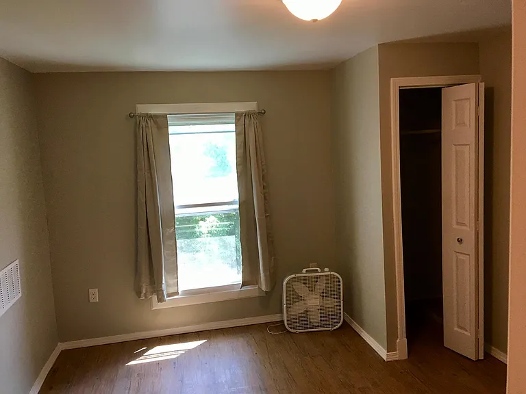 214 W Thomas St #6 — Photo 8