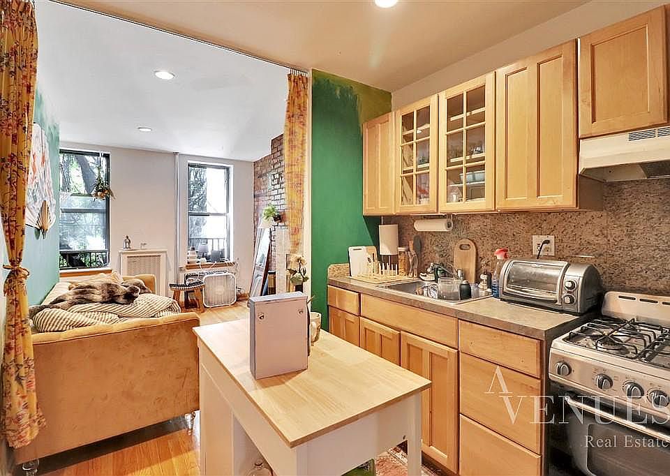 1st image of 425 E 12th St #3D